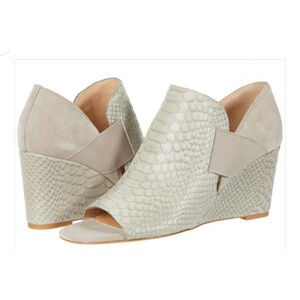 Donald J. Pliner Snakeskin Embossed Leather Wedge Size 10M